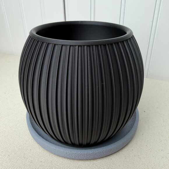 The Halo Planter, Indoor Flower Pot, Tabletop Planter, Ribbed Pattern - Picture 4 of 12